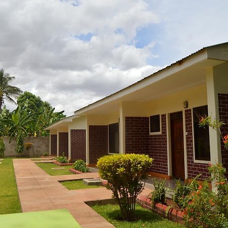 Twiga Lodge And Campsiteムトワンブ エクステリア 写真