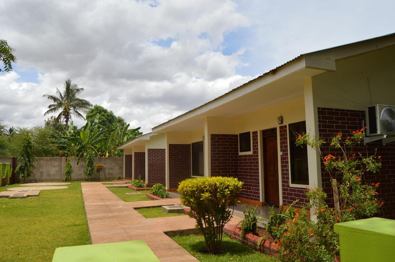 Twiga Lodge And Campsiteムトワンブ エクステリア 写真